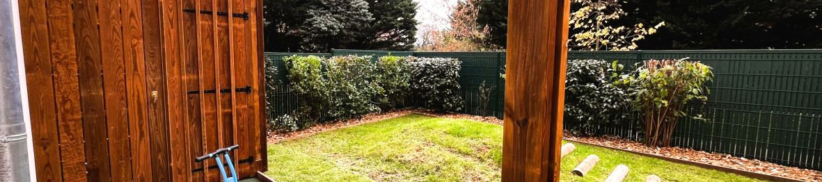 Fond du jardin de la crèche Babilou Francheville Torey avec jouets