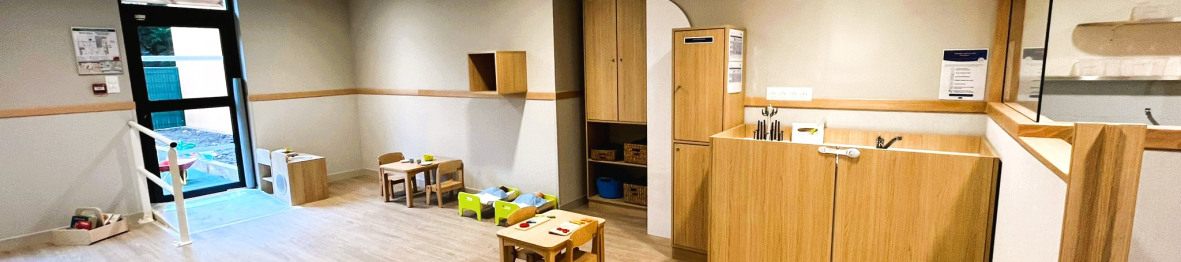 Espace d'éveil lumineux au sein de la crèche Babilou Francheville Torey