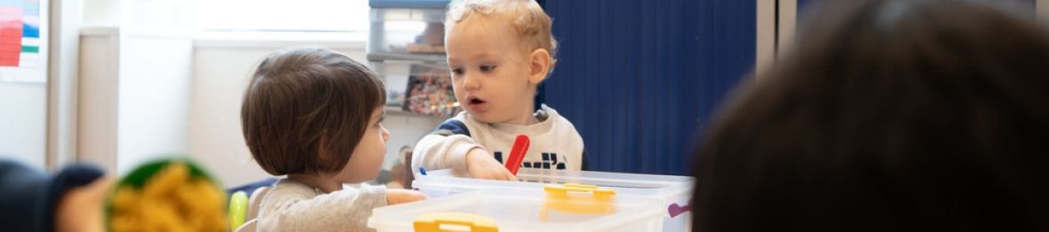 Des enfants en crèche Babilou qui joue