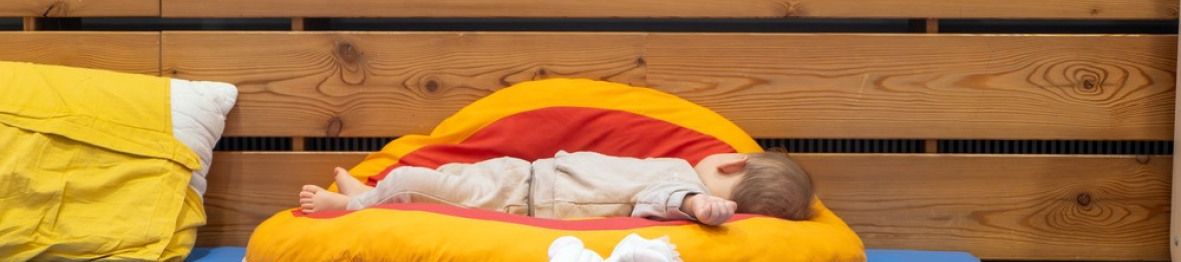 Un enfant en crèche Babilou qui dort