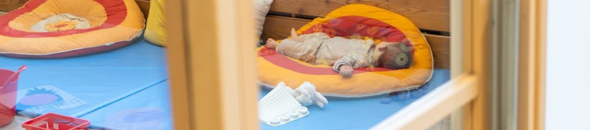 Un enfant en crèche Babilou qui dort