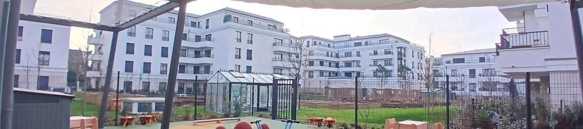 Jardin de la crèche Babilou Saint-Maur Condé Normandie 