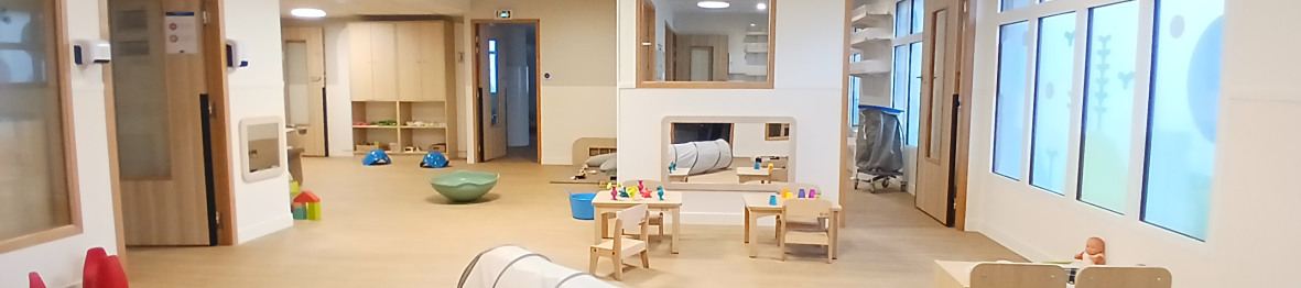 Vue annexe d'une salle d'éveil au sein de la crèche Babilou Saint-Maur Condé Normandie 