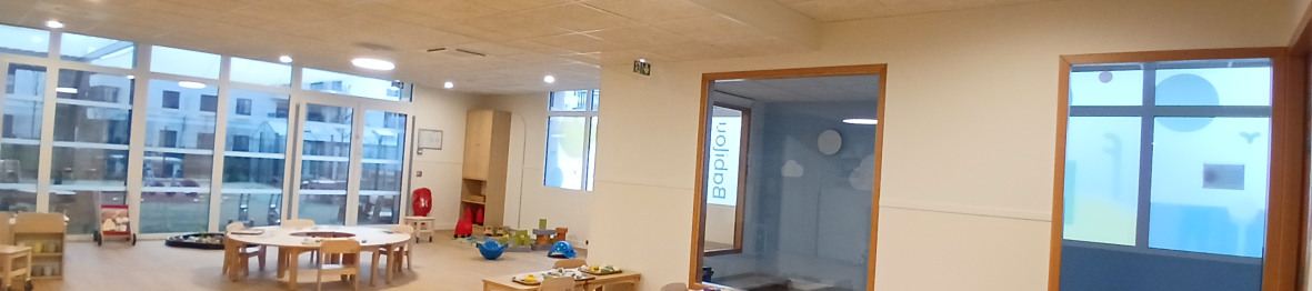Espace repas au sein de la crèche Babilou Saint-Maur Condé Normandie 