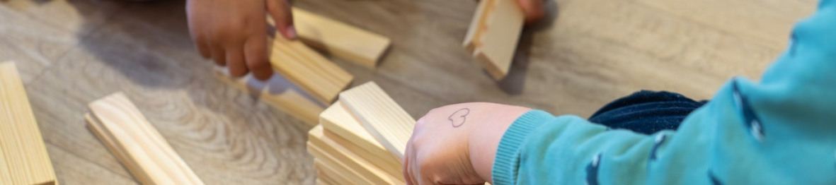 Deux enfants en crèche Babilou qui jouent