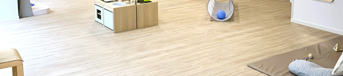 Différents modules et jouets d'éveil au sein de la Crèche Babilou Levallois Vergniaud 