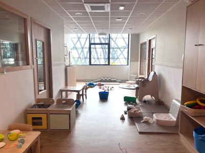 De nombreux jouets sur le sol au sein de la Crèche Babilou Tassin Gaulle 2