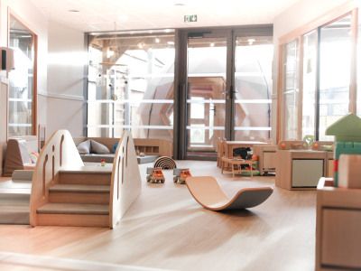 Espace intérieur très lumineux au sein de la crèche Babilou Lezennes Moulin