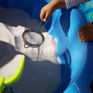 activite-enfant-bac-sensoriel-sable-babilou