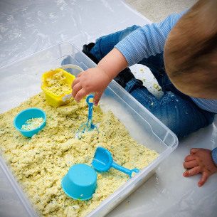 activite-motricite-fine-sable-de-lune-babilou