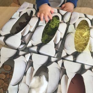 activité-sensorielle-boîtes-mouchoirs-nature-Babilou