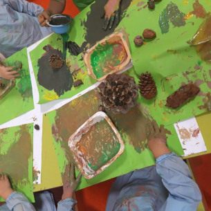 Activité manuelle - Nature et peinture - Babilou