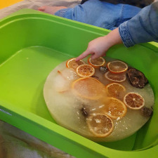 Activité gateau à l'eau et fruits - Babilou