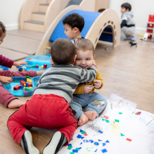 Groupe enfants en creche