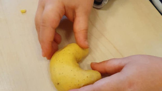 Recette de la pâte à modeler comestible d'Ecolo Crèche