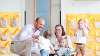 Photo enfants parents crèche